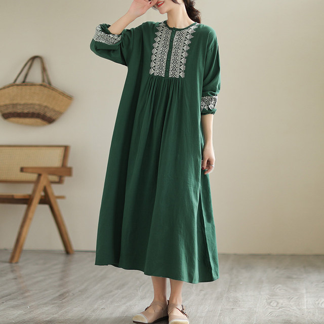 Age-reducing fashion washed cotton embroidery long dress fat mm large size women's round neck slimming hip-covering big swing skirt