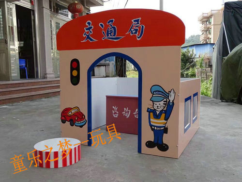 Kindergarten Game House has a family hospital scene game house wooden doll household children's toy cabin