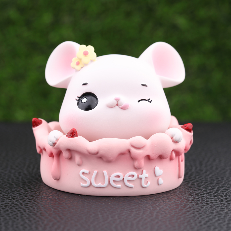 Cute sweetheart rat shaking his head car pendulum creative couple car interior supplies car car front decoration ornaments Net red shake sound