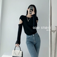 Трикотажный приятный телу короткий дизайнерский свитер, тренд сезона