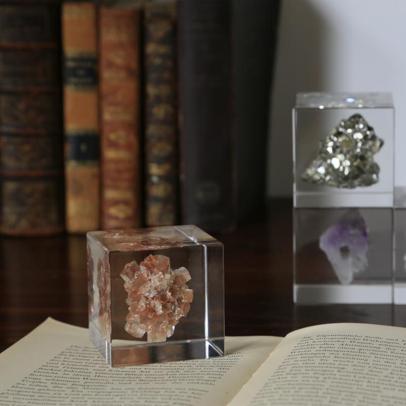 Japan's original imported Sola cube Mineral ore specimens creative resin cube desktop mounting parts