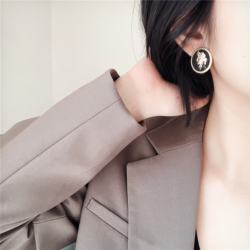 Mosquito coil ear clip Hong Kong style retro earrings black temperament earrings cold wind ear clips without ear holes spring and summer portrait tide