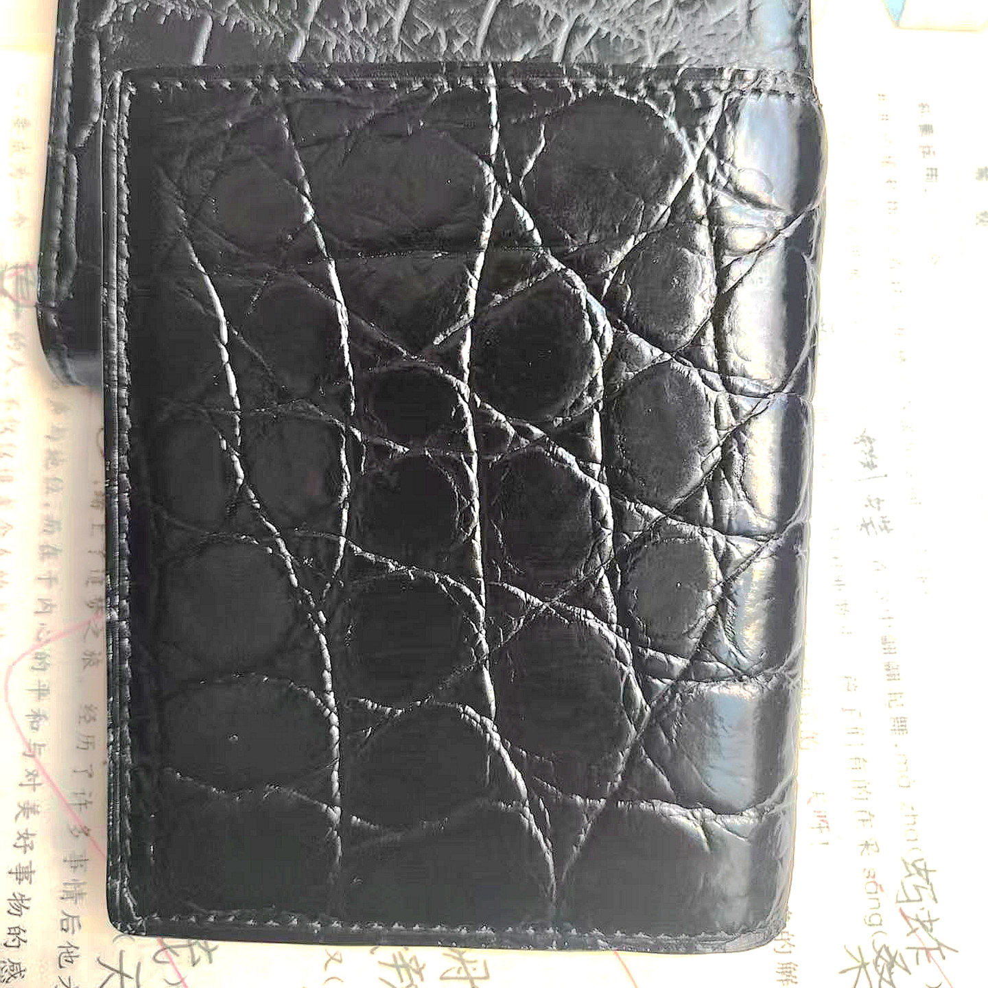 爆款揭秘！这款鳄鱼皮钱包凭什么让潮男们抢疯？🔥_钱包_淘宝服装网