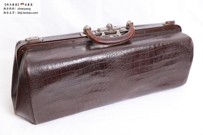 (German Collection) 1890-1900 Years Antique Avocado Leather Doctor Bag Genuine collection of the genuine leather of the leather