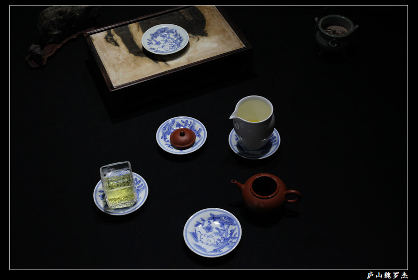 Blue and white laurel jade rabbit small plate I original first batch of engraved antiques Jingdezhen all hand-made blanks all hand-painted