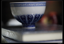 Sold out souvenir“In the world”Jingdezhen hand-painted blue and white imitation Ming Yongle flower inner painting chicken heart bowl large teacup