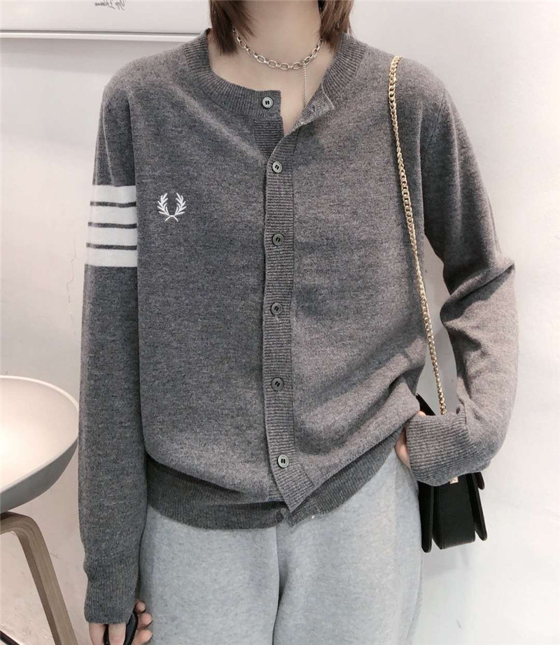 European station 2021 outside wearing cashmere hoodie single row of lean knit cardiovert autumn winter striped long sleeve goat sweatshirt woman
