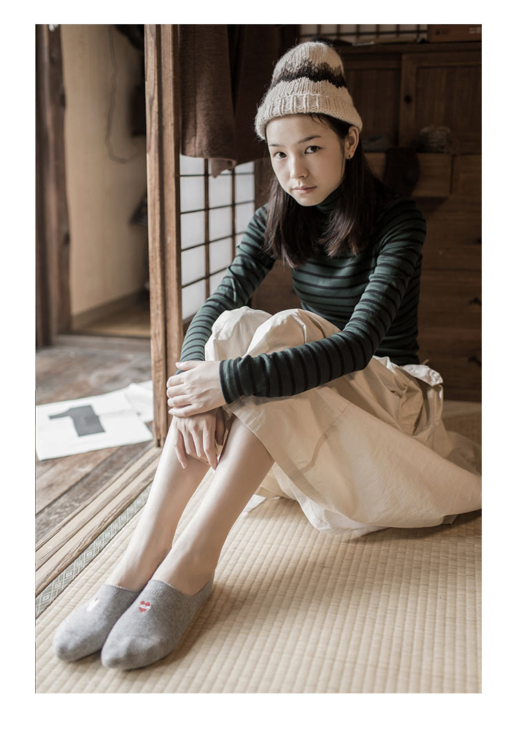Giày cao cổ đế xuồng ba đôi phù hợp mùa thu vô hình thấp giúp vớ cotton thêu terry silicon chạm đáy tất ngắn nữ - Vớ bông tất adidas cổ ngắn