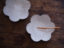 Japanese pottery writer Uda Kosuke handmade round flower dessert plate sushi plate