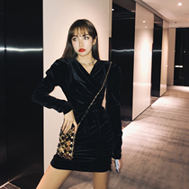 Zhou Xiaoxiong velvet dress female retro v-neck bag hip Hong Kong flavor short skirt waist Hepburn style small dress skirt