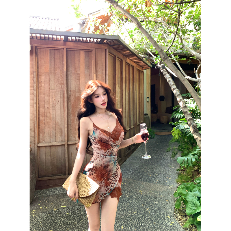 Dust Deng Deng 【Tipsy Feast】Vintage Leopard Print V-Neck Lace Patchwork Strap Dress D26Q80570