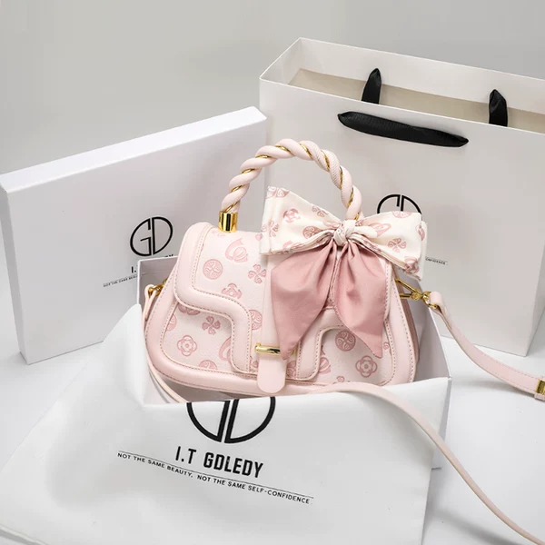 Товары от 香港IT GDLEDY箱包官方店