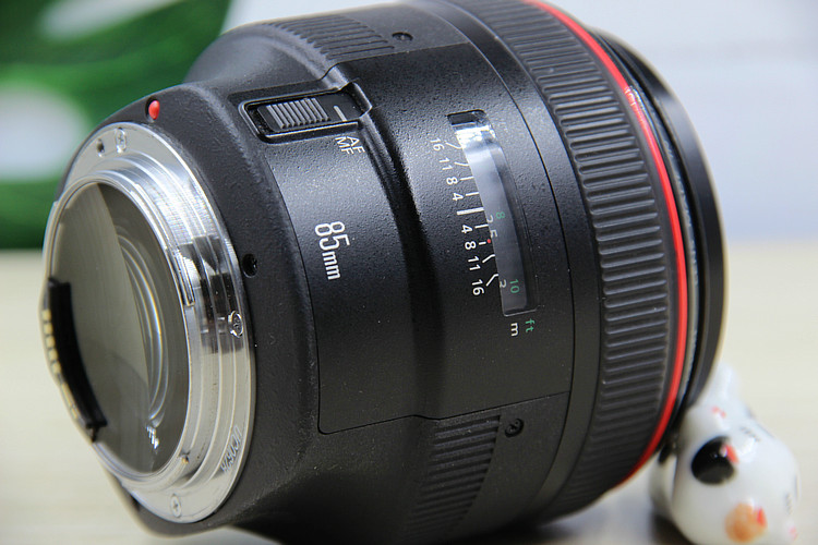 Canon / Canon 85mm f1.2L II ống kính chân dung thế hệ thứ hai cố định lấy nét vòng tròn lớn khẩu độ đỏ
