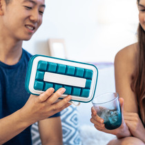 Danish ICEBREAKER POP ice box ice box mold with lid creative silicone food supplement ice grid