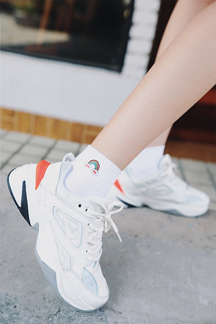 Vớ nữ ống cotton ngắn Hàn Quốc yếu tố phổ biến thêu vớ xu hướng Đường phố vớ vớ mùa thu vớ nữ tất cao cổ đến gối
