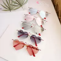 Пляжные красные солнцезащитные очки в форме сердца