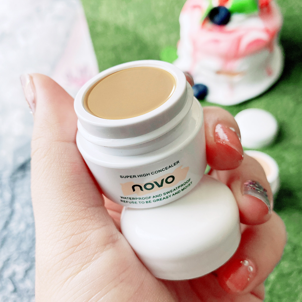 NOVO concealer covers freckles, dark circles, acne marks, scars, and scars