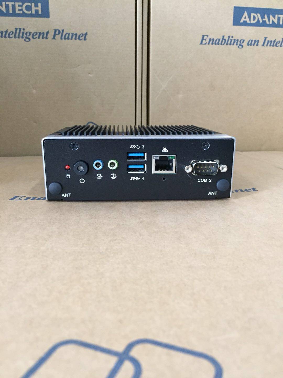 Fan-free industrial control computer ARK-1124U-S1A1E Advanc embedded control computer N3350 dual-core processor