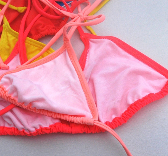Cổ phiếu giải phóng mặt bằng đặc biệt nhiều màu cơ sở bikini Bộ đồ bơi hàng đầu Ren Trim Tam giác thiết kế gợi cảm bộ đồ bơi nữ