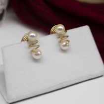 Simple short design sense Pearl versatile ear clip without ear hole elegant sweet spring big brand temperament earrings