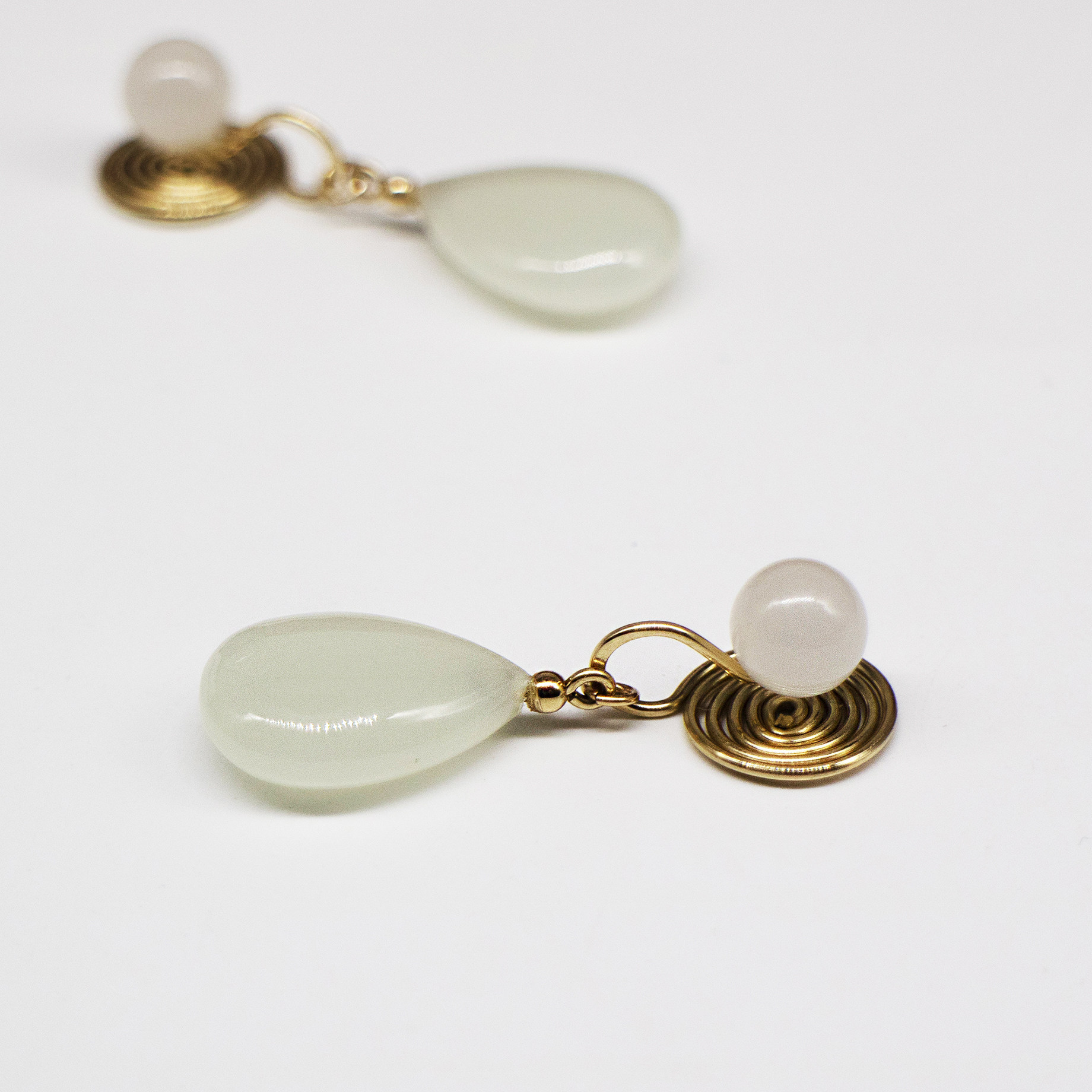 Elegant drop-shaped and field white jade minimalist ear clip end Zhuang high level sensueless No Pain-repellent Mosquito Repellent Retro Ear Pendant