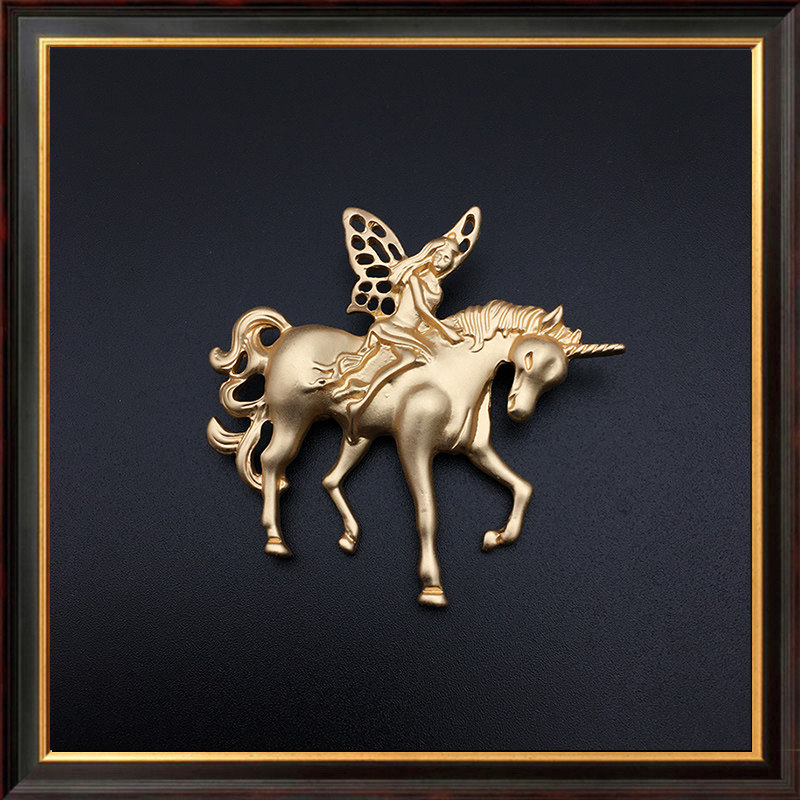 Angel retro old alloy brooch corsage pin baroque style ciner European and American nostalgic court