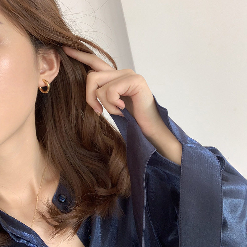 Nana temperament earneedle earrings Korea Dongdao dry fashion personality simple and cool wind niche