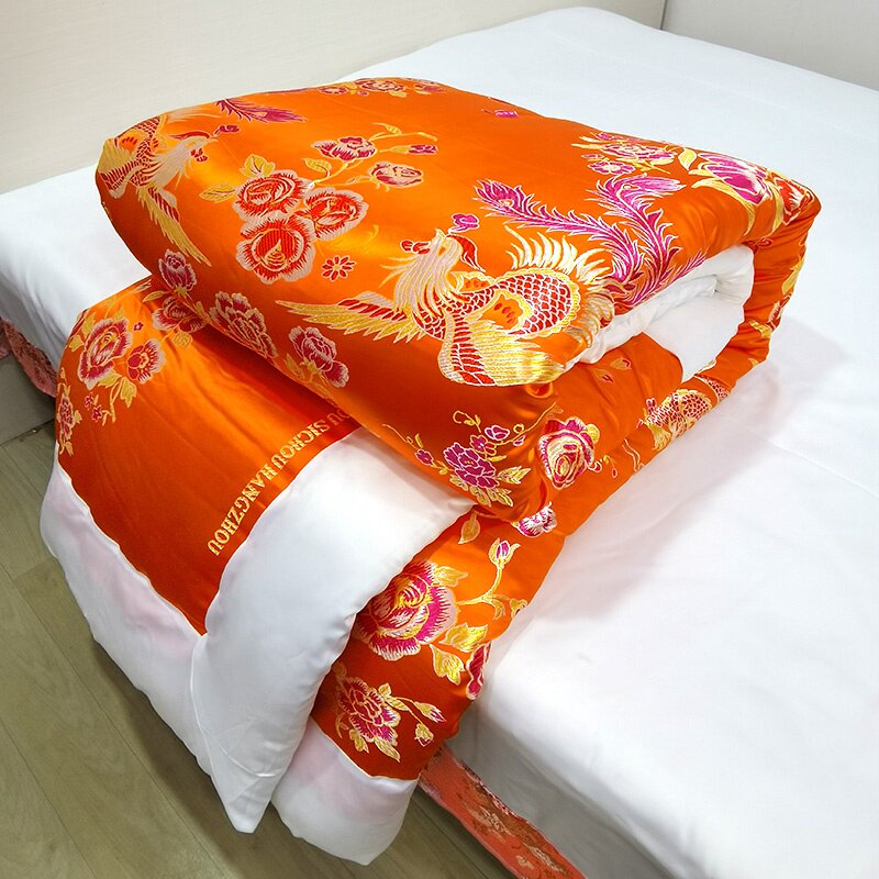 Old-fashioned quilt wedding handmade quilt traditional dragon and phoenix quilt retro wedding silk brocade Chinese cotton