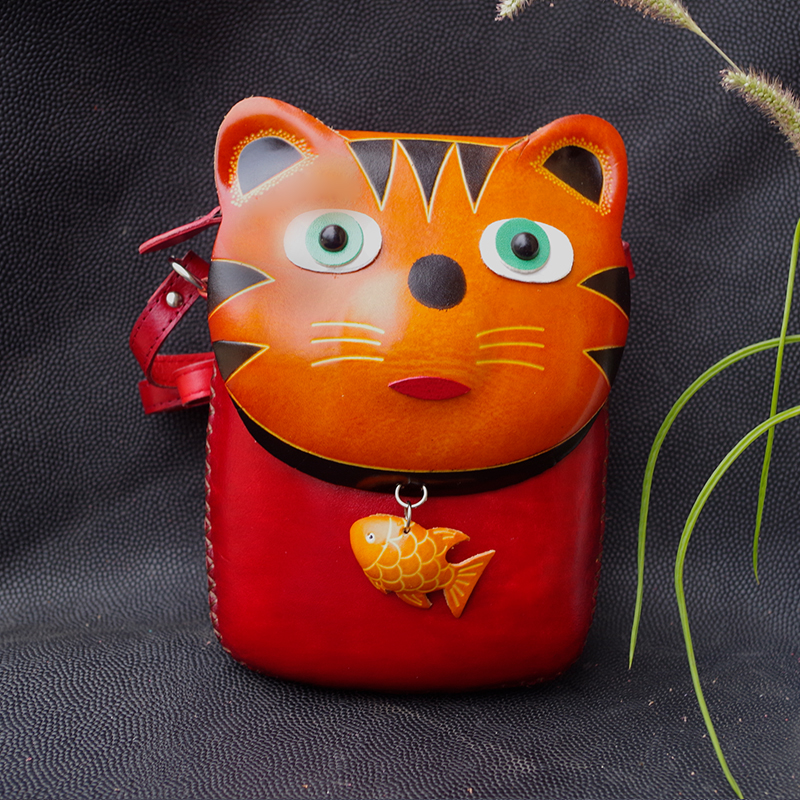 Handmade leather shoulder messenger kitten bag female travel first layer cowhide cartoon large screen mobile phone bag children's small backpack