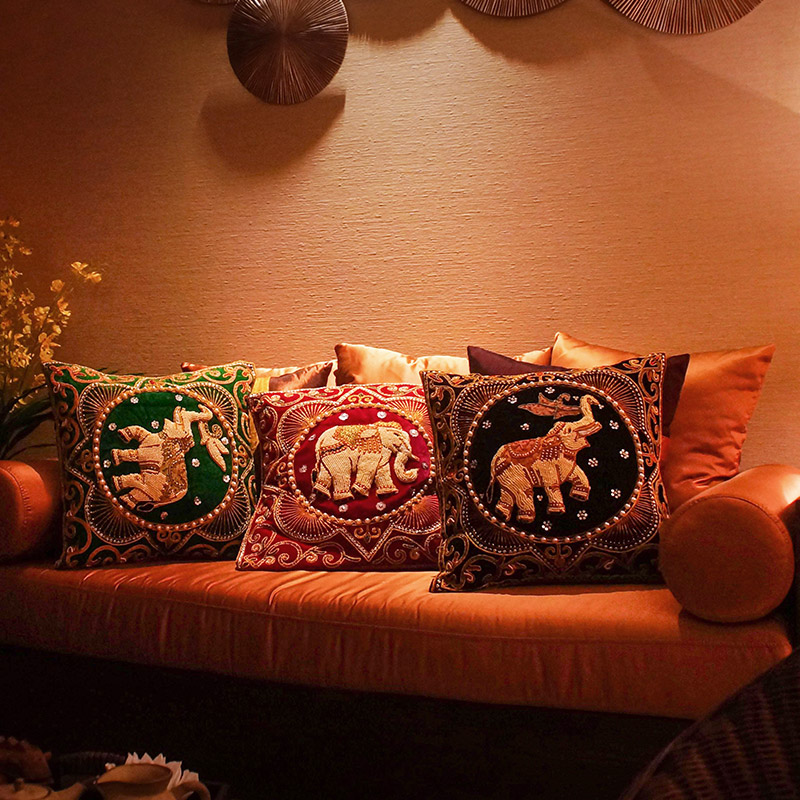 Southeast Asia Style Fabric Hug Pillow Thai Handmade Embroidered Pearl Elephant Waist Pillow Leaning Pillow Home Sofa Cushions with Core