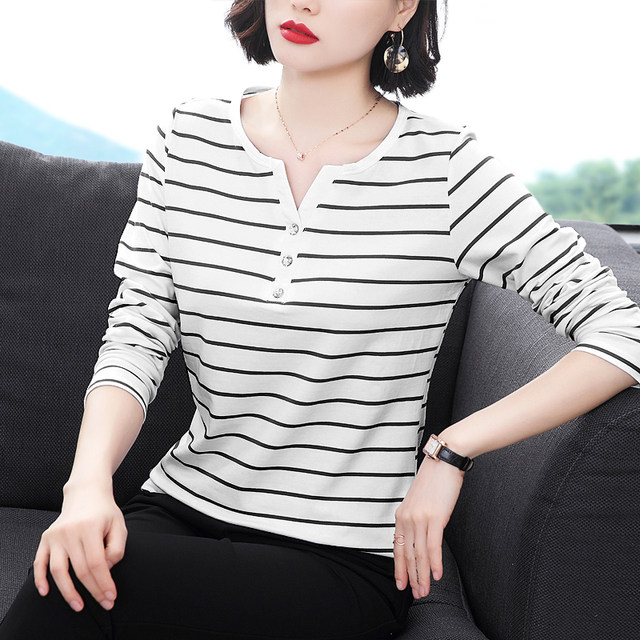 Spring new women's clothing for middle-aged mothers pure cotton long-sleeved T-shirts for women, fashionable age-reducing tops, versatile striped bottoming shirts