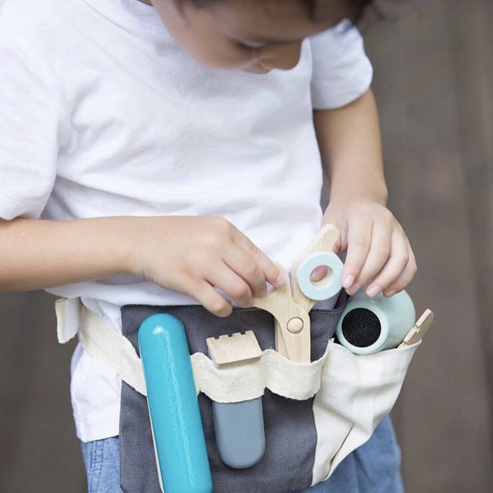 Thai PlanToys hairdresser toy dressed as home wine plays a girl's gift such as a professional toy simulation hairdryer