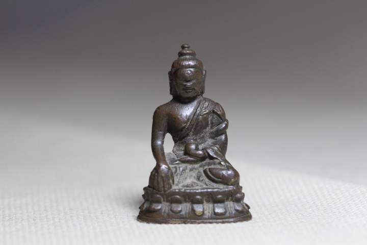 Early in the morning, an inch of Buddha