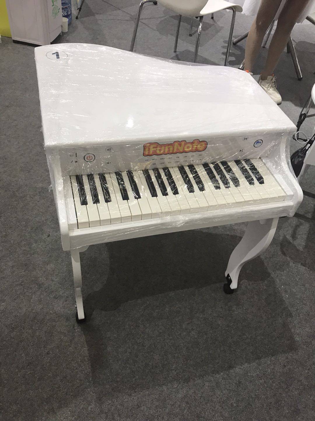 Network teaching piano early childhood education iFunNote37-key electronic piano music enlightenment Wood paint triangle piano teaching aids