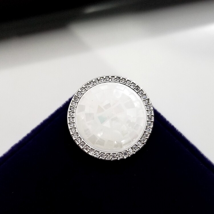 2022NEW Qi high-end natural white abalone shell zircon coat sweater coat skirt button mink button