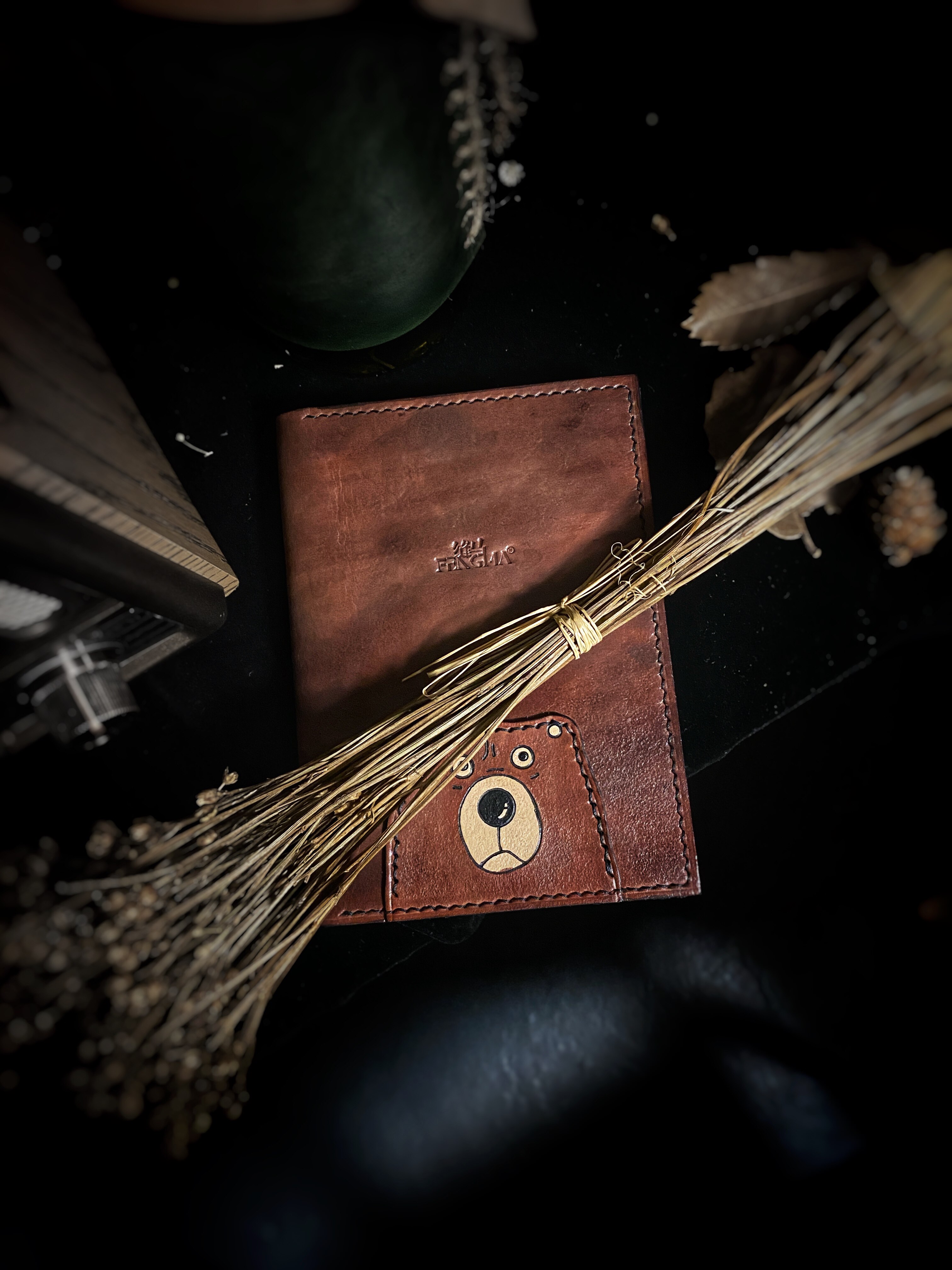 FENGMA Stitches Horses Italian Tannic Leather American Retro Little Bear Hands Account Benbull Leather Notebook Gift Lettering-Taobao