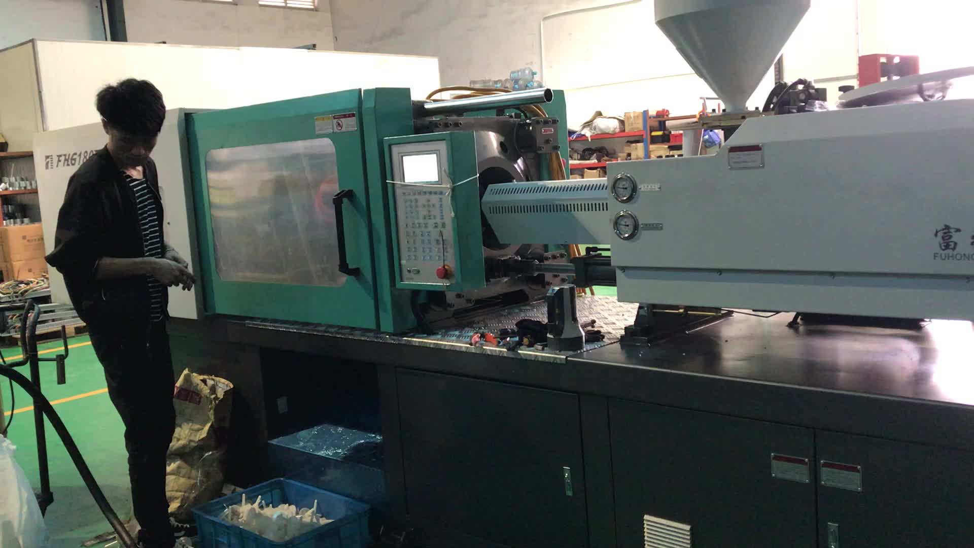 Ningbo Fuhong Fhg138 138ton Plastic Broom Handle Garment Button