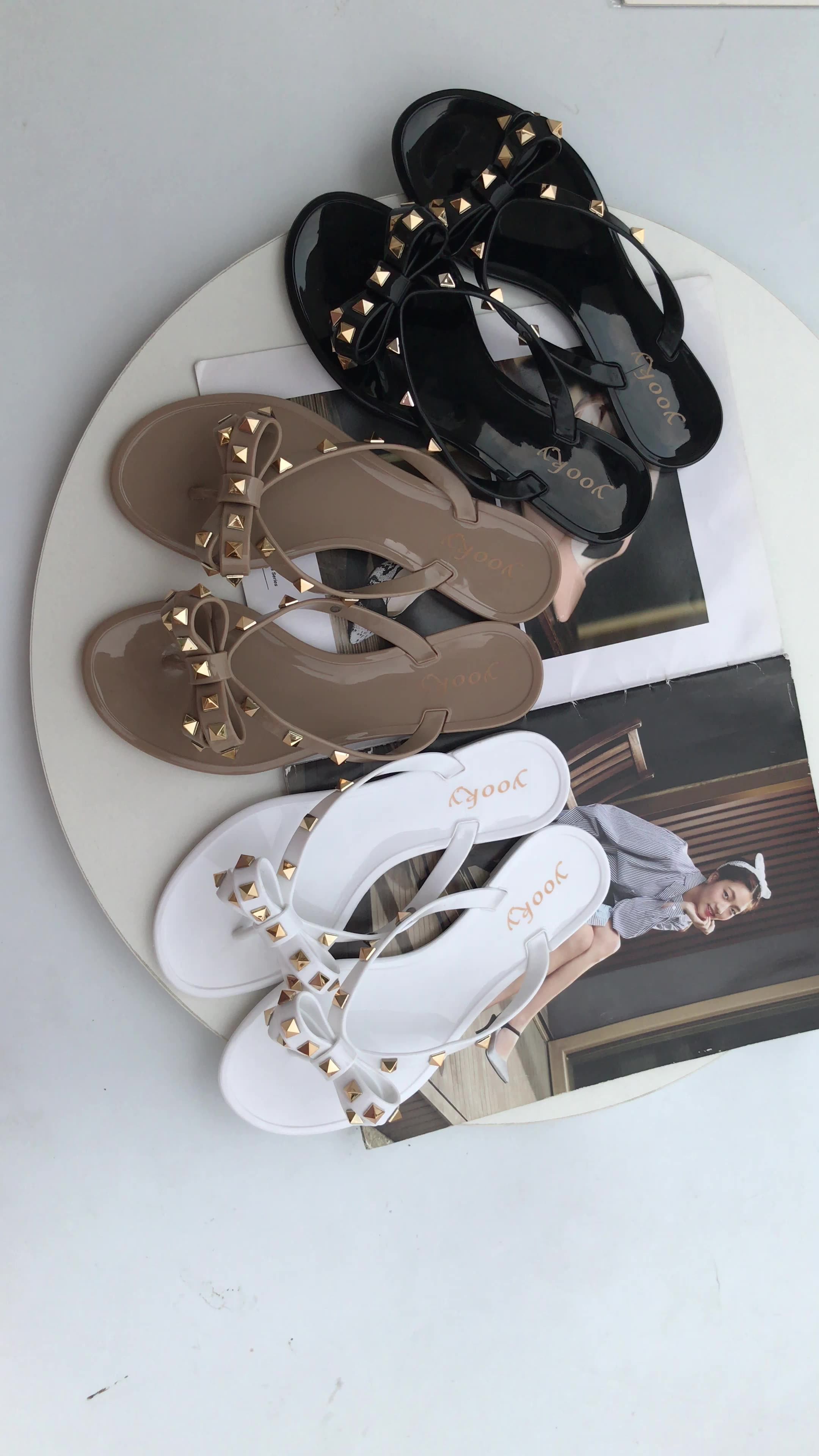 Wholesale Fashion Big Size Jelly Ladies Flip Flop Rivet Beach slippers  Popular All-match Pvc Shoes for Girl and Women