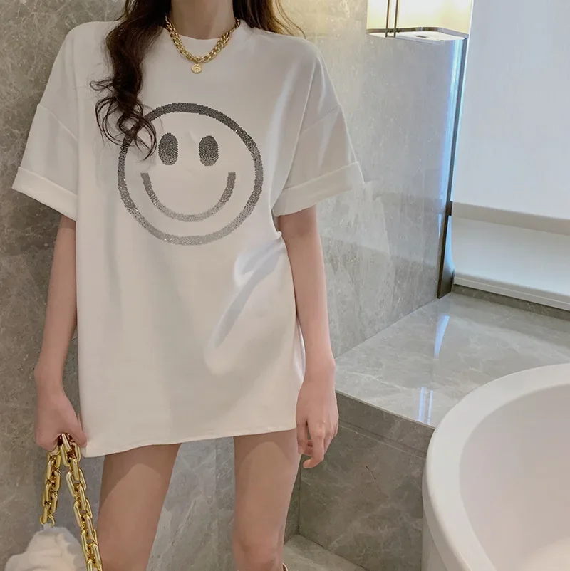 A loose-fitting short-sleeve T-shirt with smiling face prints, a new women's summer casual base shirt, round neck top, one-piece drop shipping.