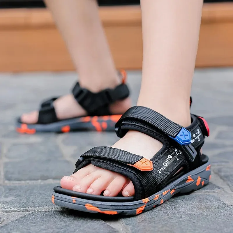 Fashionable lightweight breathable sandals for boys
