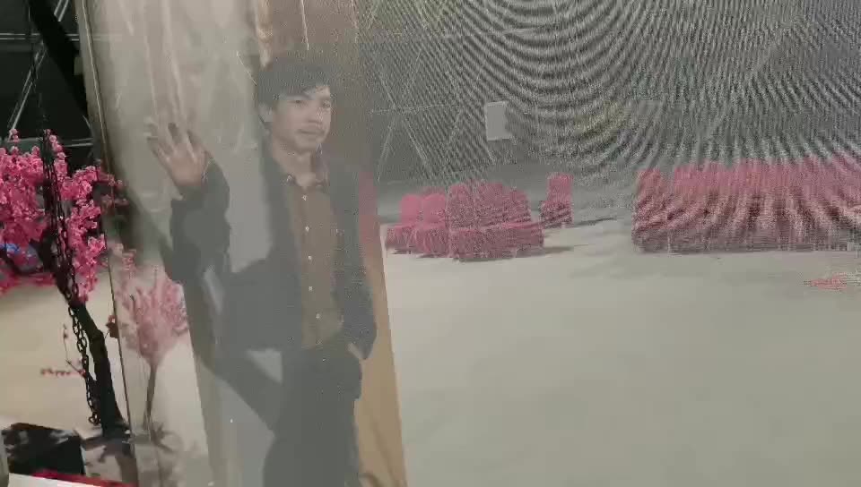 谁说一切部息舞台只可以是博物馆展品。这个幕一升、我家客厅秒变科幻片场。