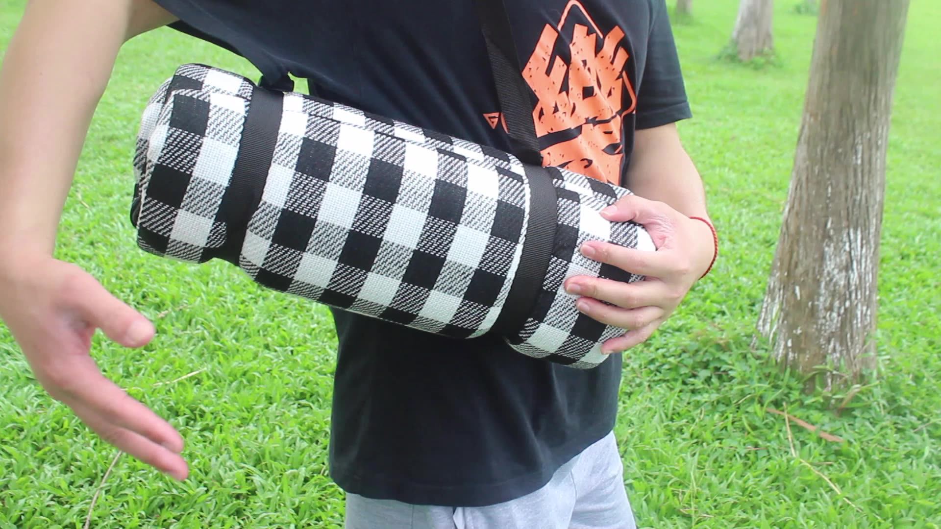 High Quality Blankets In Bulk Outdoor Portable Moving Waterproof Picnic