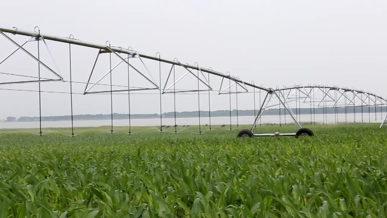 2022 Hot Sale Large Scale Hectare Agricultural Center Pivot Irrigation System For Farms Buy