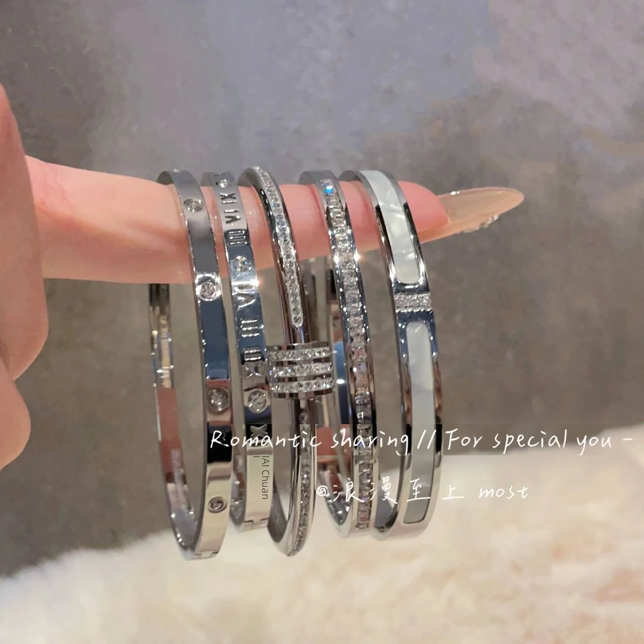 轻奢高级感微镶满钻手镯女时尚简约钛钢不掉色手环情侣百搭首饰品