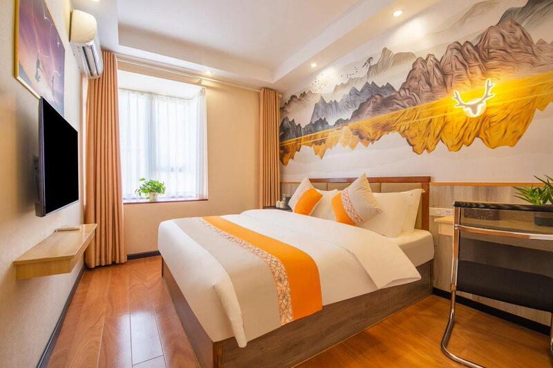 Yunqi Retreat Hotel (Kaili Academy Qiandongnan Ethnic Vocational College Branch) Exclusive Theme King Room