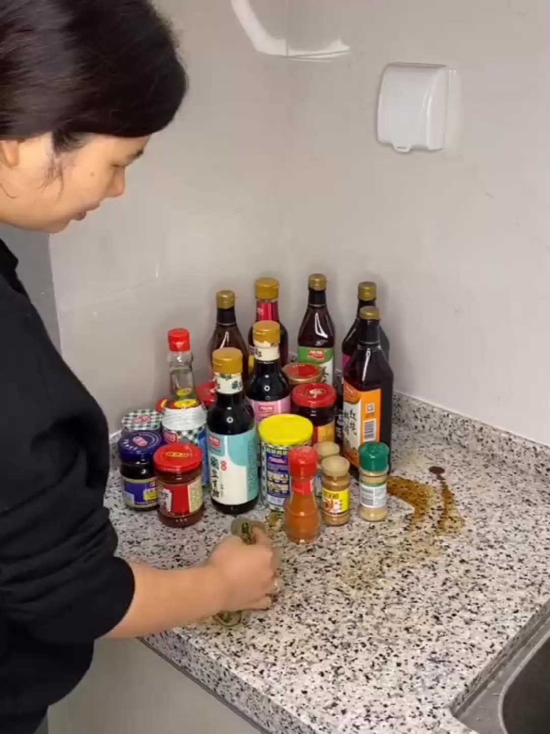 Kitchen supplies shelf Household stainless steel seasoning rack Floor-standing multi-functional multi-layer storage table storage shelf