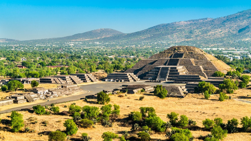 Mexico City, Mexico: One-Day Trip to the Sun/Moon Pyramids and Our Lady of Guadalupe Cathedral