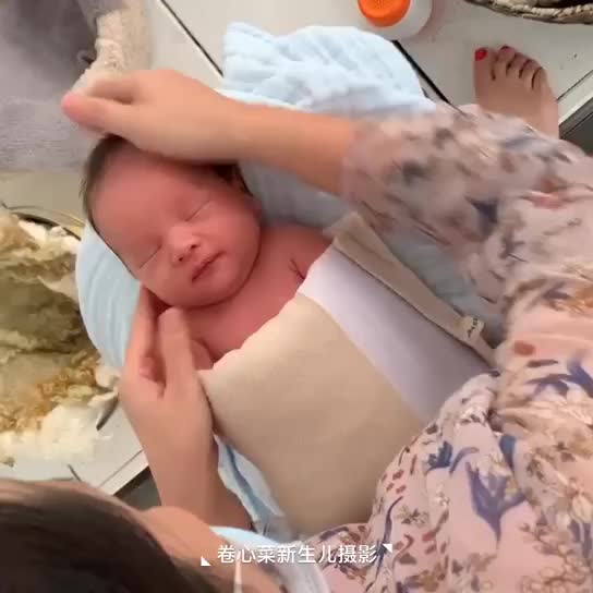 本包裹能当文化展。新生宝宝秒变土豆蚕宝宝，摄影圈炸了。