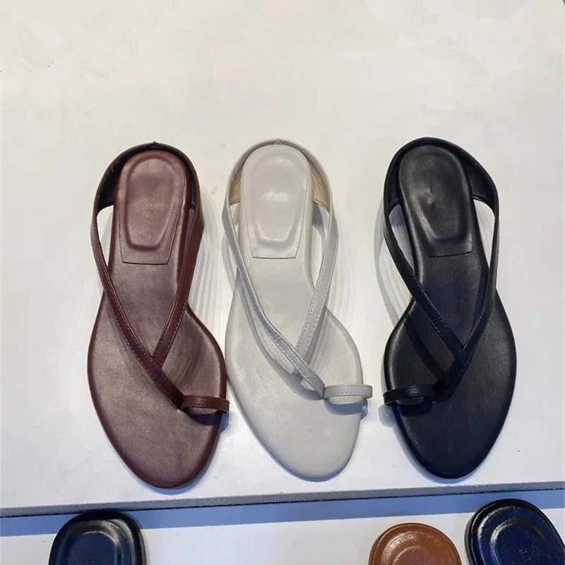 2026 новая pointed toe шлепанцы женские летние верхняя одежда кожа толстой подошвой ленивые сандалии