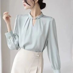 French-style niche V-neck beaded blouse for women, 2025 spring new design, turtleneck, sleeveless, silk surface, elegant and professional commuting top